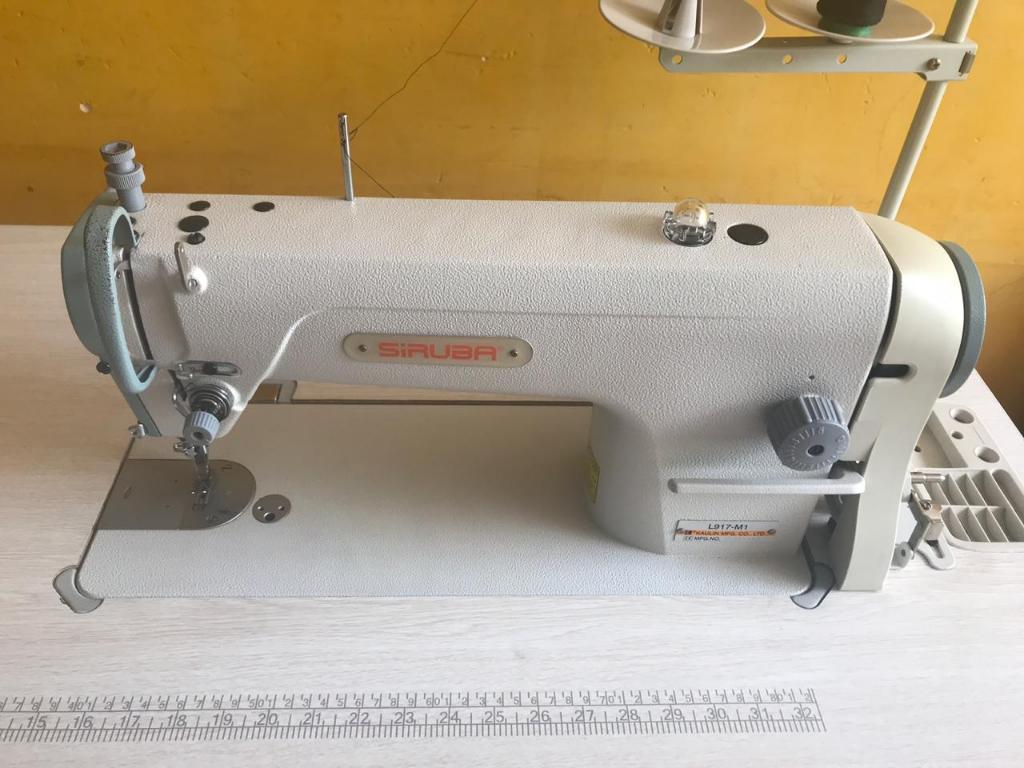 Máquina Plana de Coser Siruba