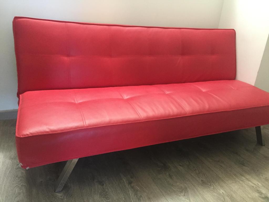 Sofá cama rojo usado