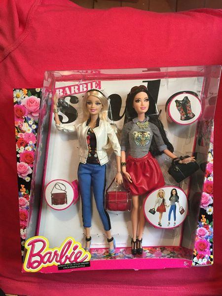 Muñeca Barbie y Raquelle Style