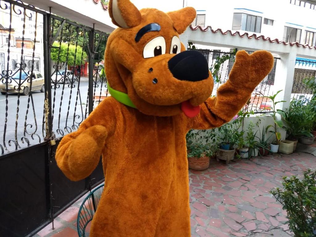 se vende muñeco gigante Scooby doo para animar fiestas