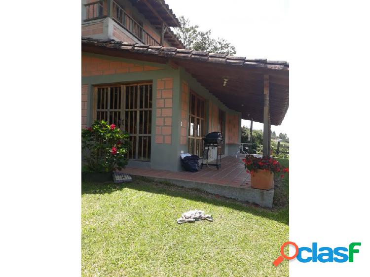 FINCA EN MARINILLA 5 CUADRAS 750 MILLONES