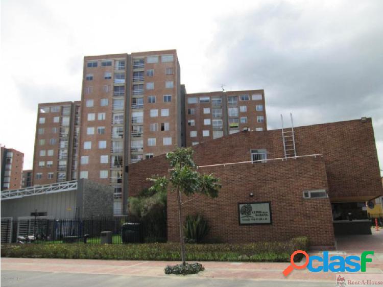 Apartamento en Gran Granada mls18-605RCD