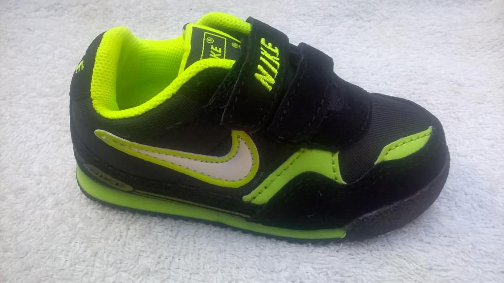 Zapatilla de Niño Nike Negra con Verde Importada Nuevos