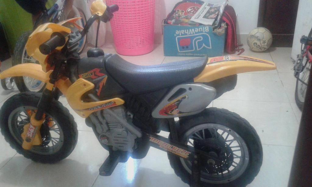 Vendo moto de juguete de nio automatica