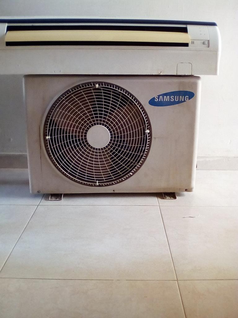 Aire de 220btu Poco Uso Muy Buen Estado.
