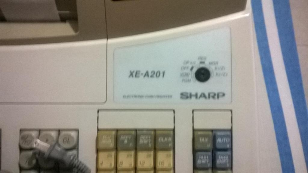 caja registradora marca sharp modelo XEA201 con cajon para