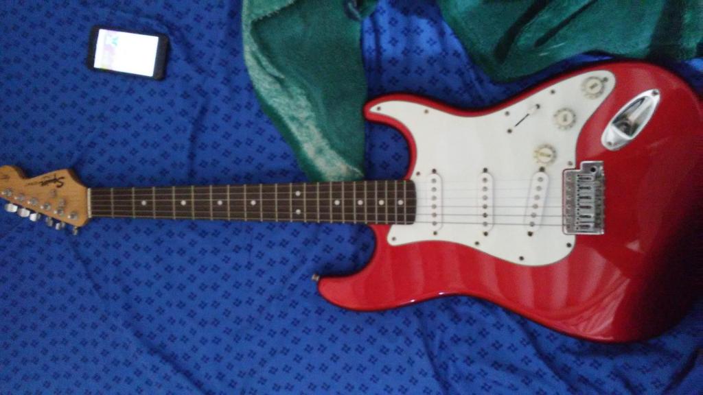Guitarra electrica Fender Squier Stratocasterampliestuche