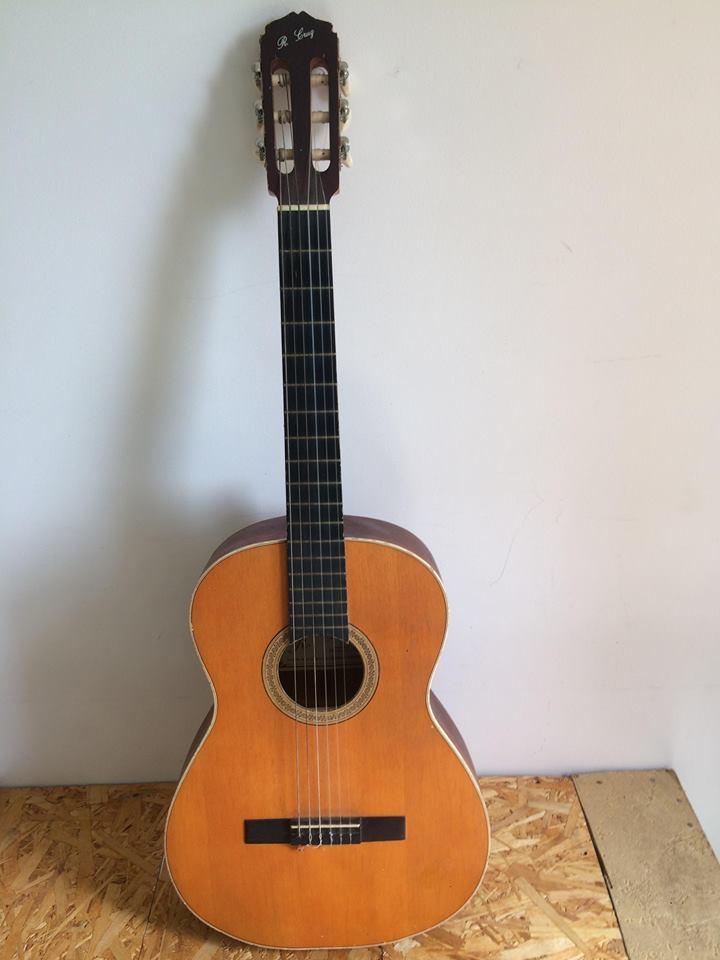 Vendo Guitarra Acústica con forro protector Ibagué, Tolima