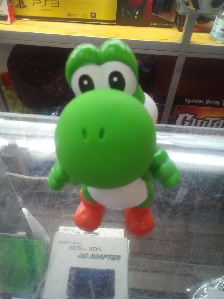 FIGURA YOSHI nueva