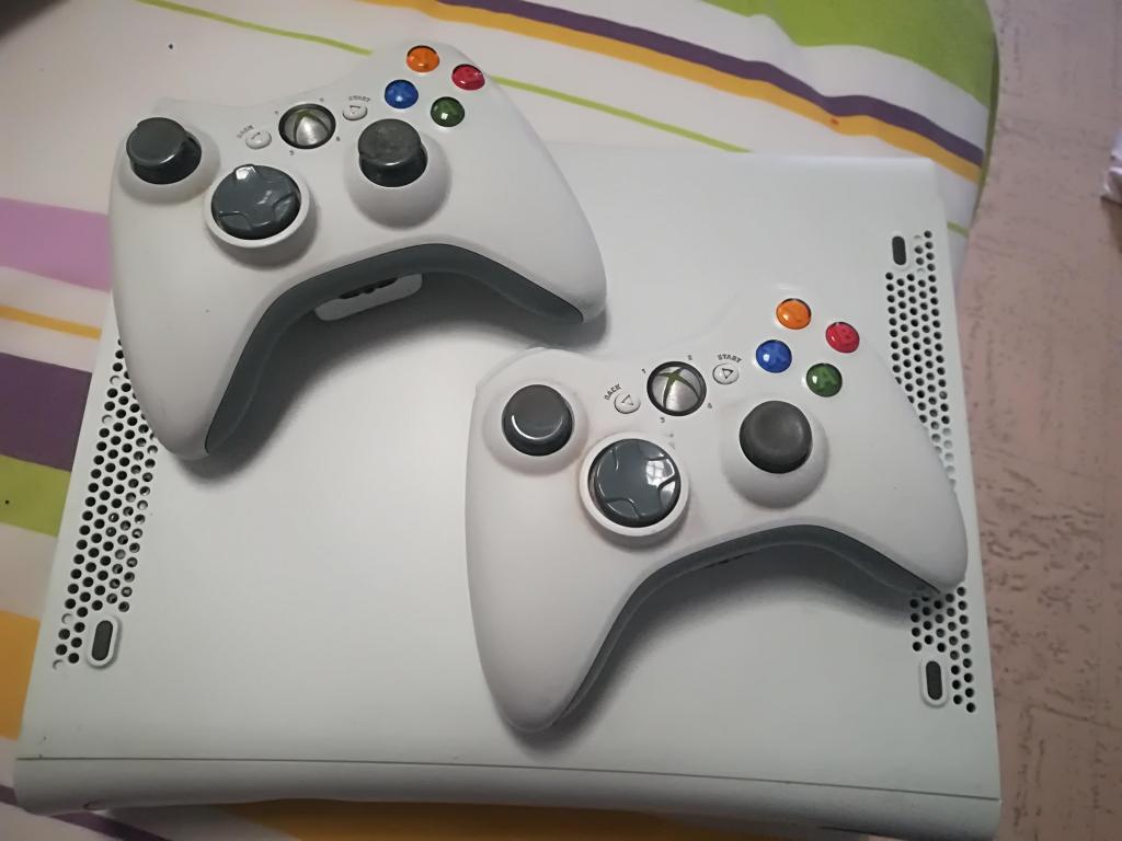 Vendo XBOX 360 buen estado 30