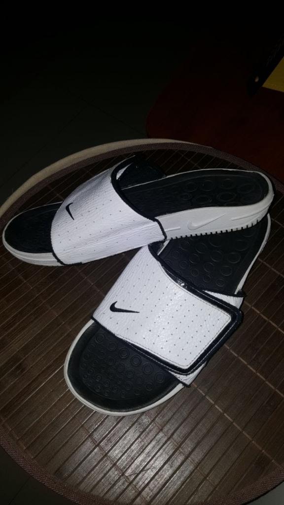 Chanclas Nike en Cuero Perfecto Estado