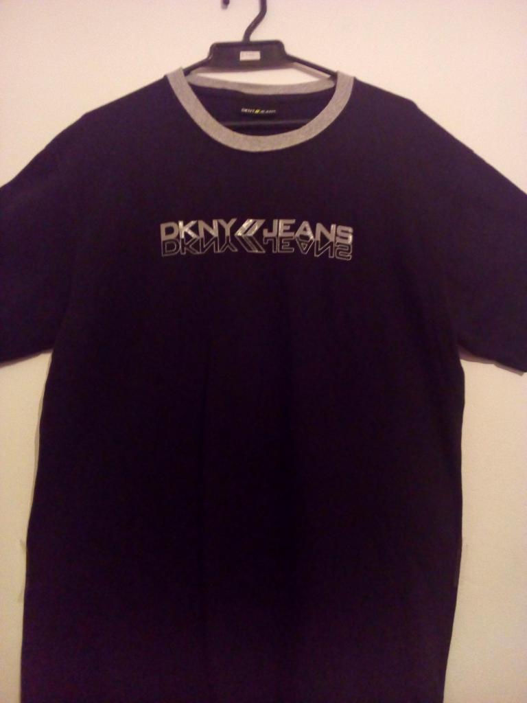 Camiseta DKNY hombre talla L negra usado
