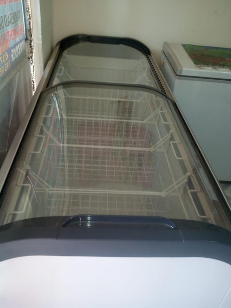 Se vende congelador exhibidor horizontal con garantia