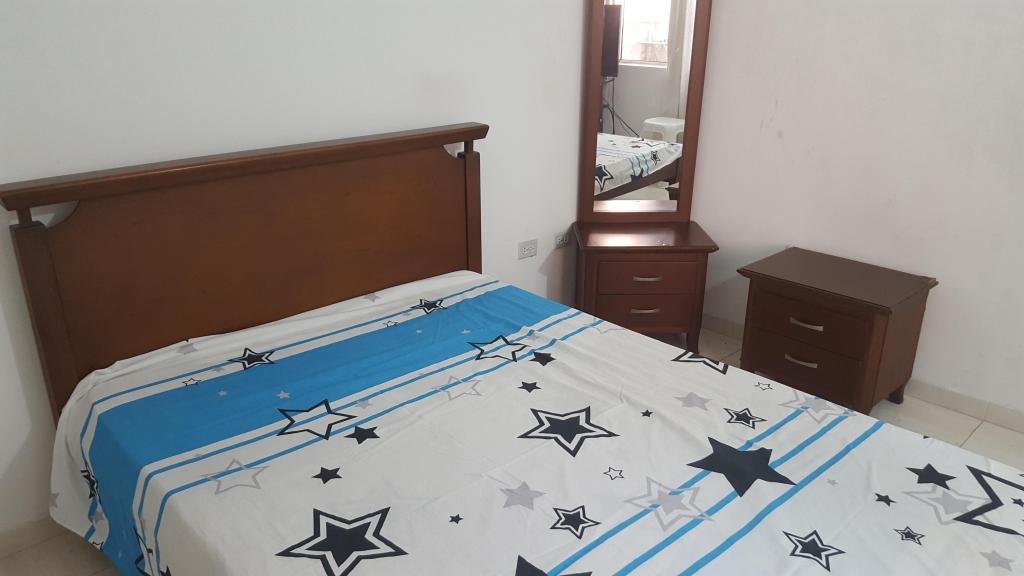 juego de alcoba completo vendo,cama colchón,peinador y