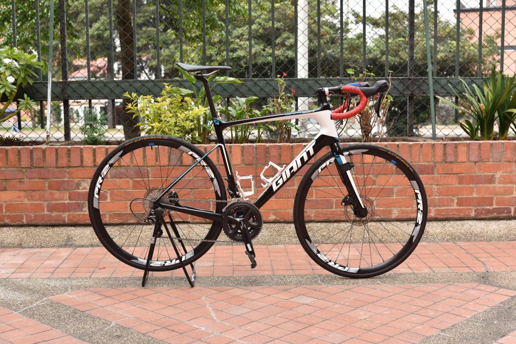 Bicicleta GIANT defy advance Disc Carbono.