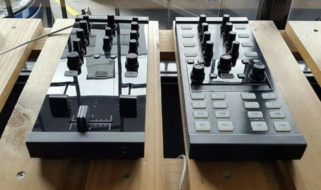 Traktor X1 Y Z1 BASE EN ALUMINIO MARCA NATIVE INSTRUMENTS