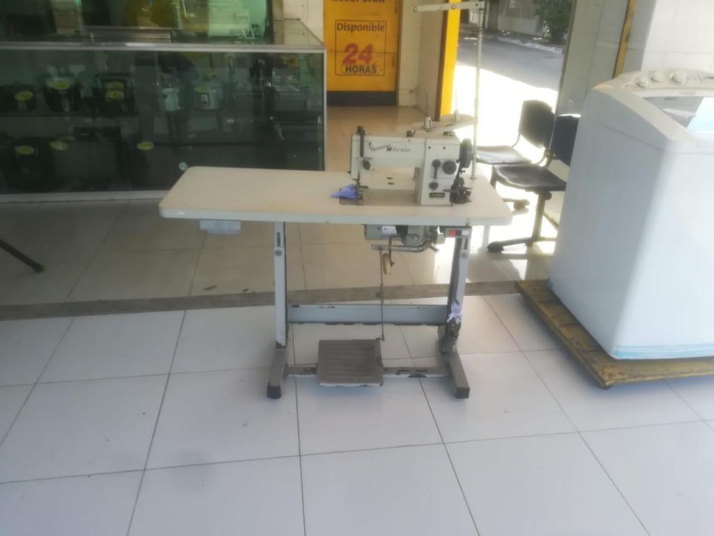 MAQUINA DE COSER PLANA