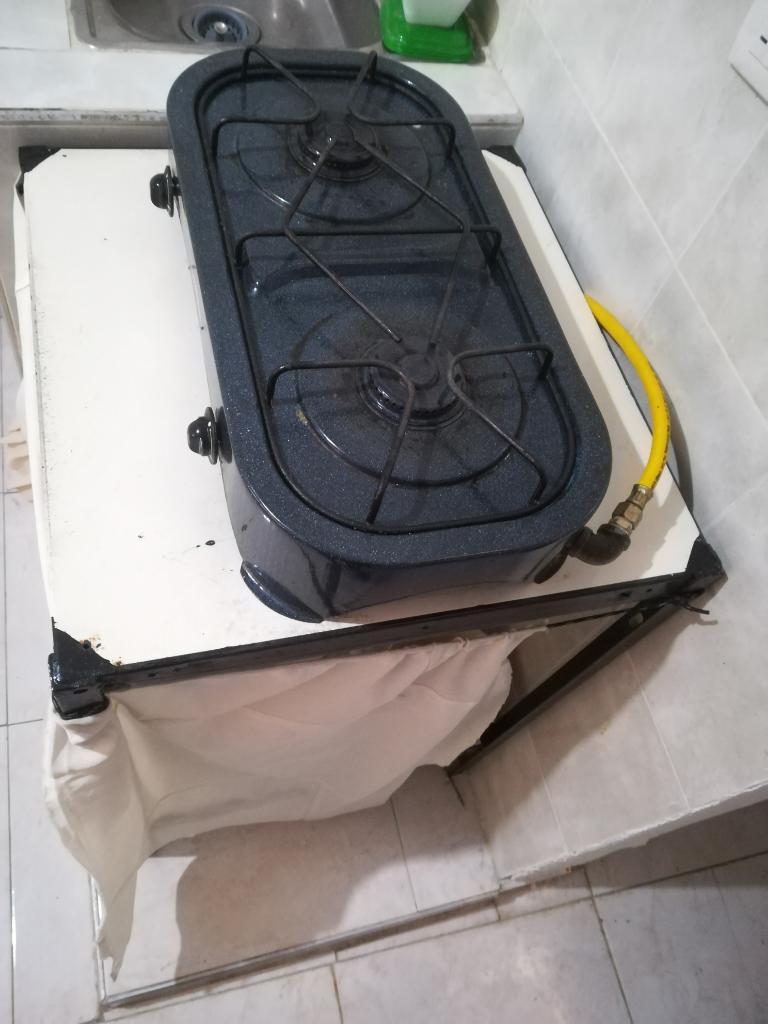 Vendo Estufa Y Mesa Palmira $