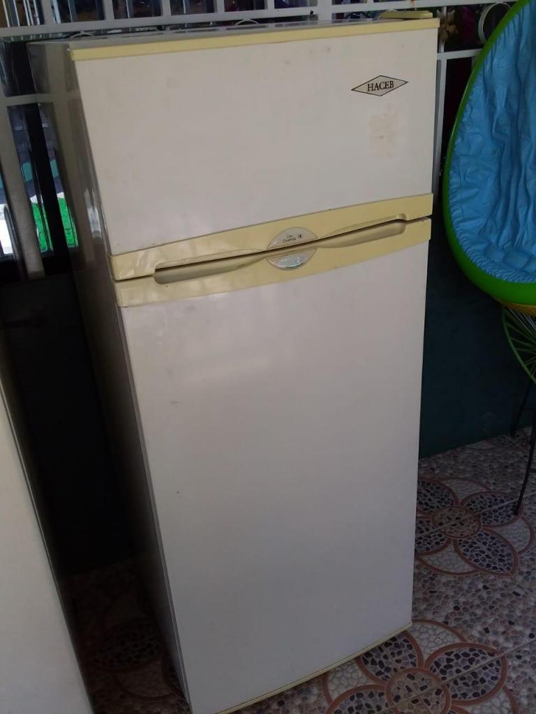 SE VENDE NEVERA CONVENCIONAL MARCA HACEB