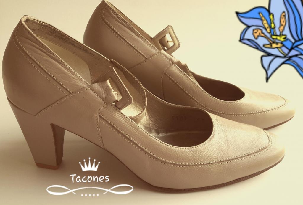 TACONES DE CUERO COLOR BEIGE