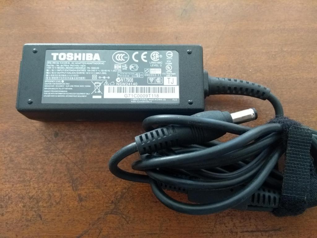 Cargador Toshiba 19V 1.58A Original