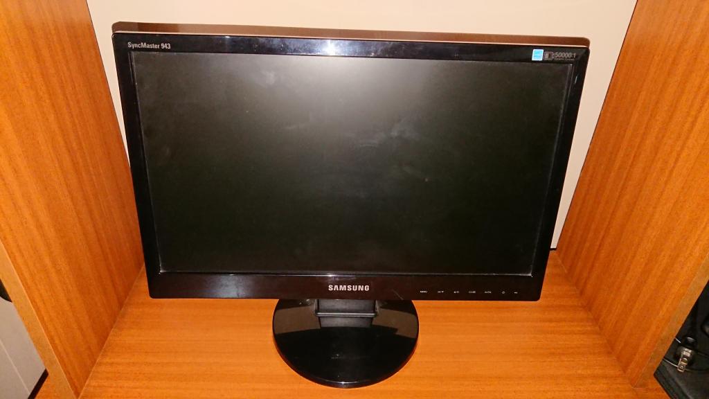 Monitor LCD Samsung Syncmaster 943 widescreen 19 pulgadas