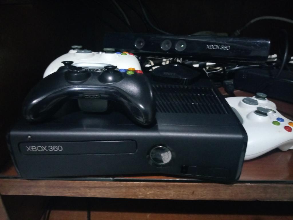 Xbox 360 Slim,kinect,controles,juegos