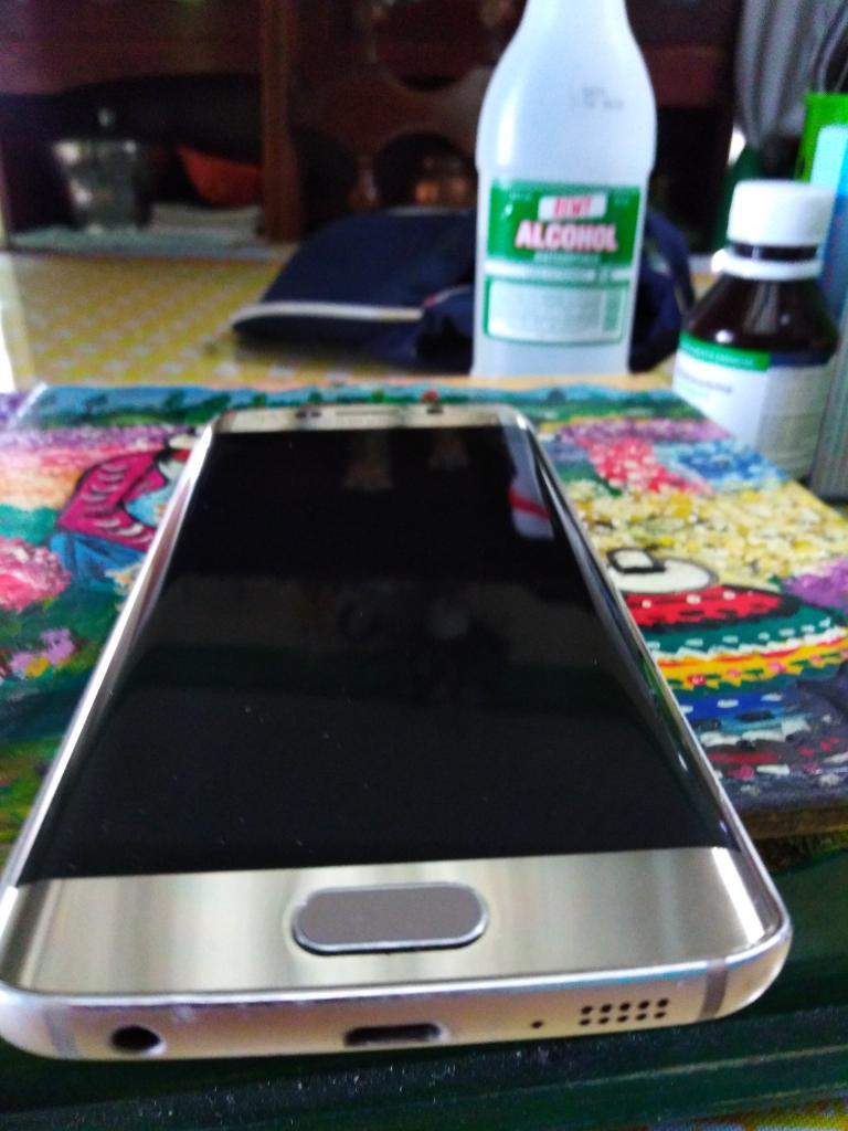 Célular Samsung S6 Edge con Una Fisura