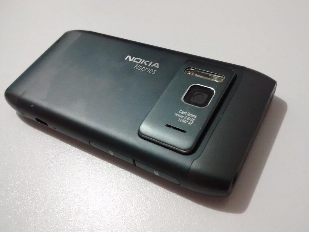 Nokia N8, Banda para Claro Colombia, Excelente estado,