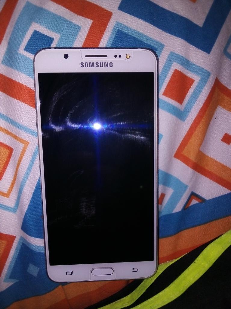 Samsung J7 Metal Como Nuevo!!