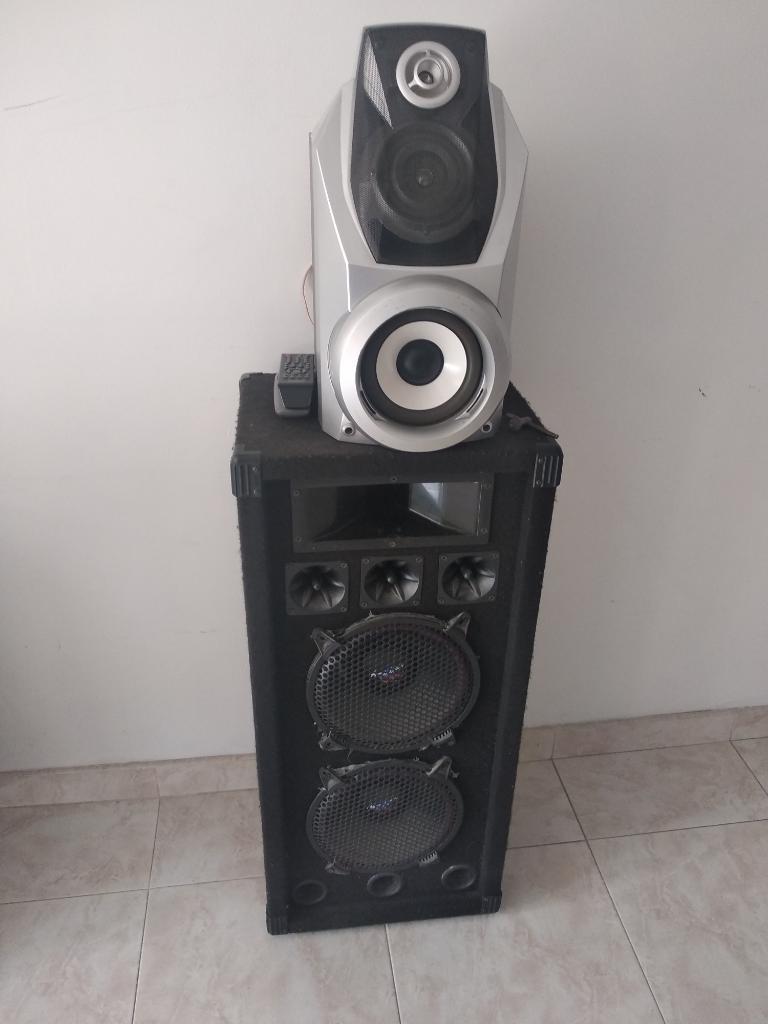 Equipo de Sonido con Parlantes