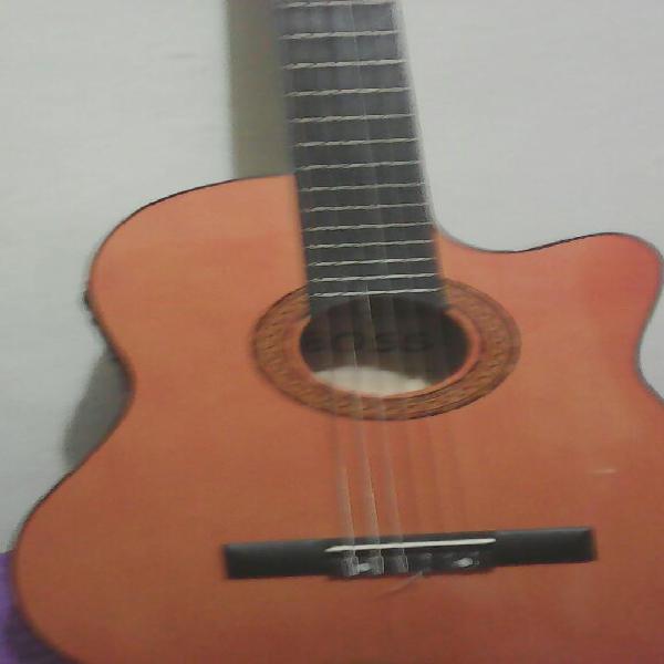 Guitarra Acústica con Micrófono