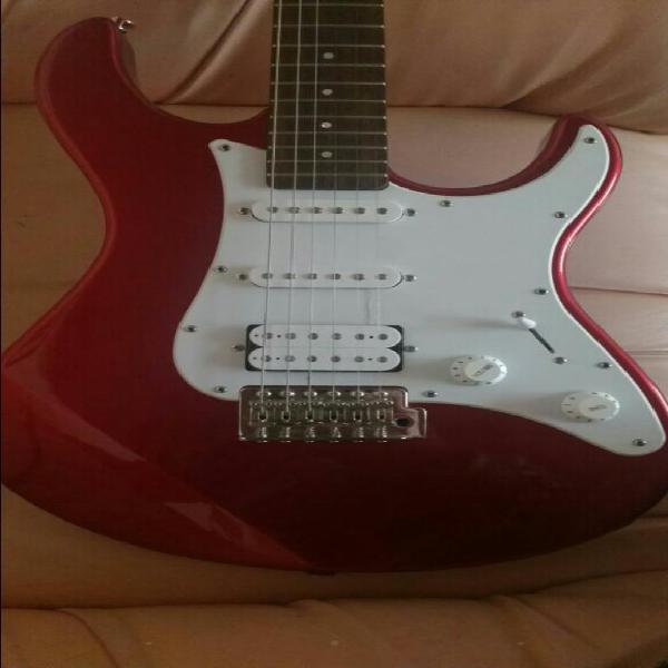 Guitarra Eléctrica Yamaha Pacifica 012