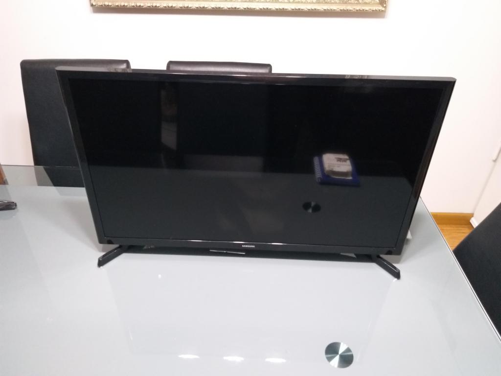 Samsung samrt tv LS pulgadas con cargador manual y caja
