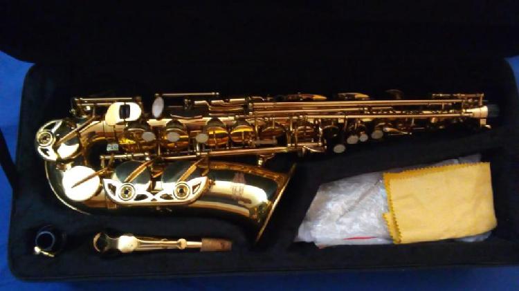 Saxofón Alto marca Denner