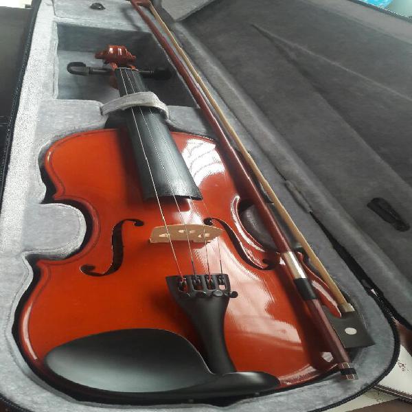 Violin como nuevo con un arco