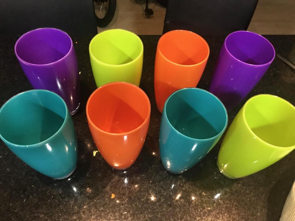 8 vasos de Colores