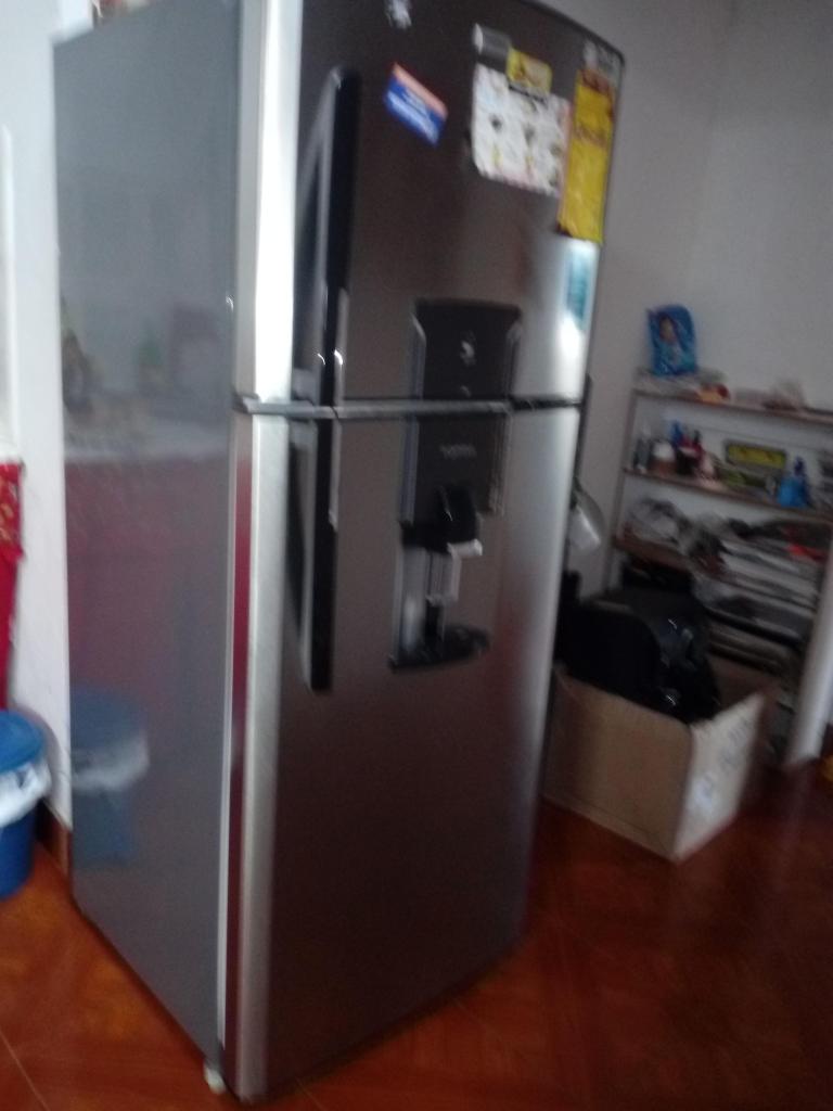 SE VENDE NEVERA CASI NUEVA EN BUEN ESTADO MARCA MABE EN