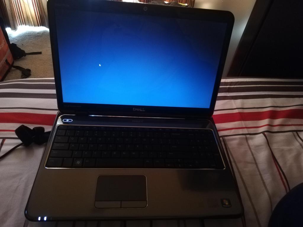 Laptop Dell Inspiron M como nueva