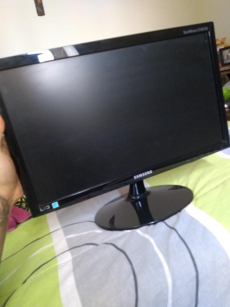 Monitor Samsung Syncmaster S19b150