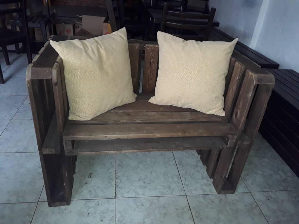 Mueble silla grande de paleta de madera