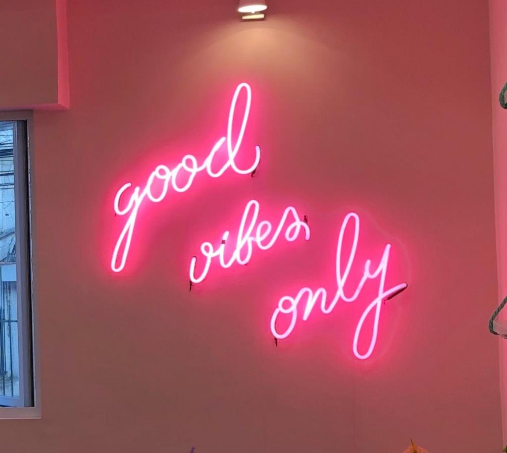 Neon “Good Vibes Only”