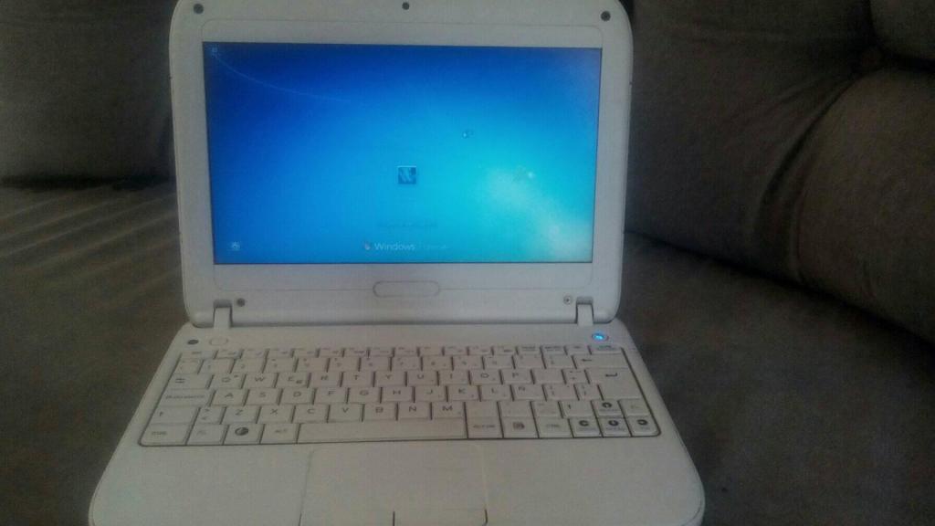 vendo mini portatil sistema operativo windon 7