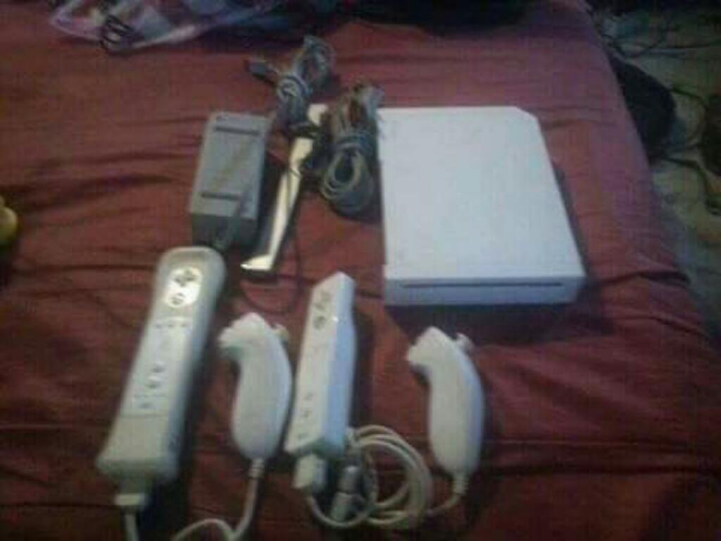 Nintendo Wii con Dos Palancas Y Dos Nuch