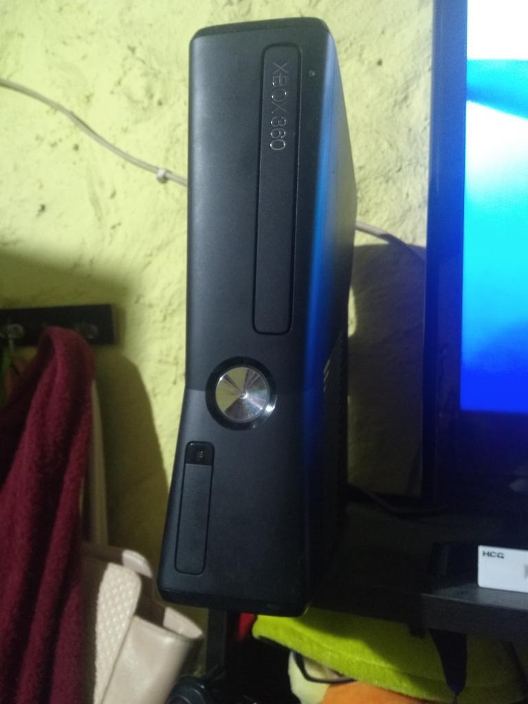 Vendo Xbox 360 con Kinect Y 10juegos