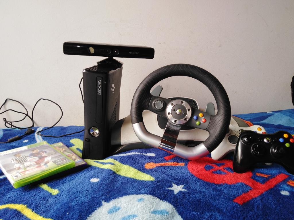 Xbox 360 Slim + Kinect + Volante