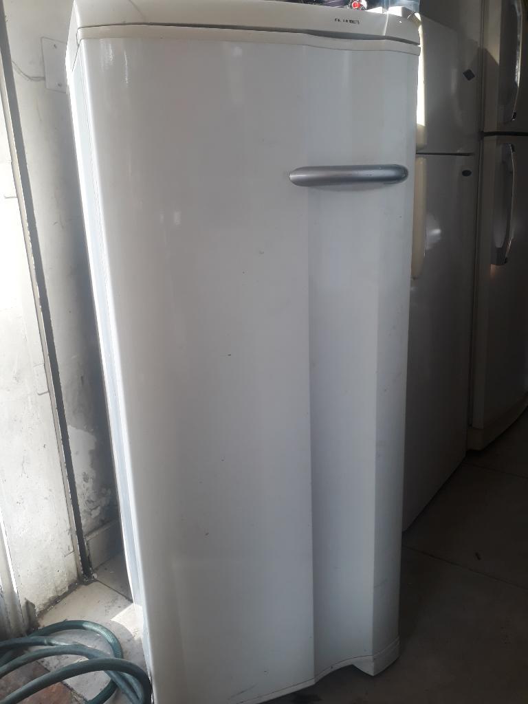 Congelador Vertical Electrolux