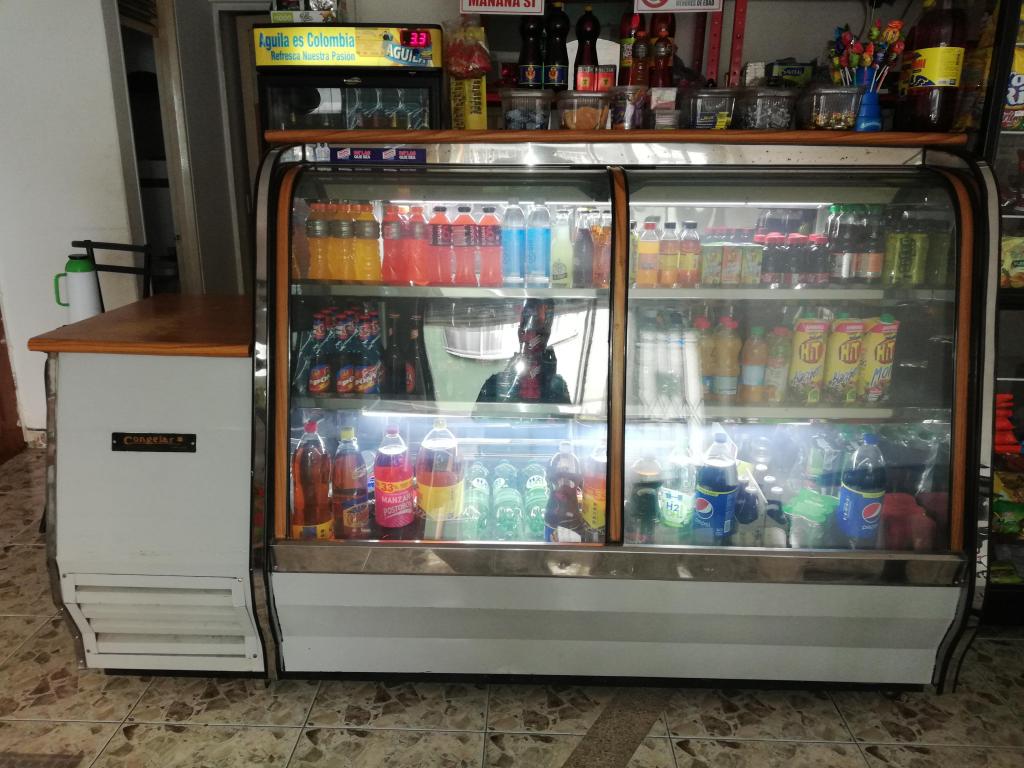 Refrigerador Vitrina vidrio curvo 3 bandejas