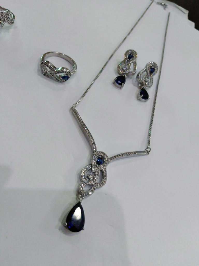 Conjunto en Plata Y Sircones