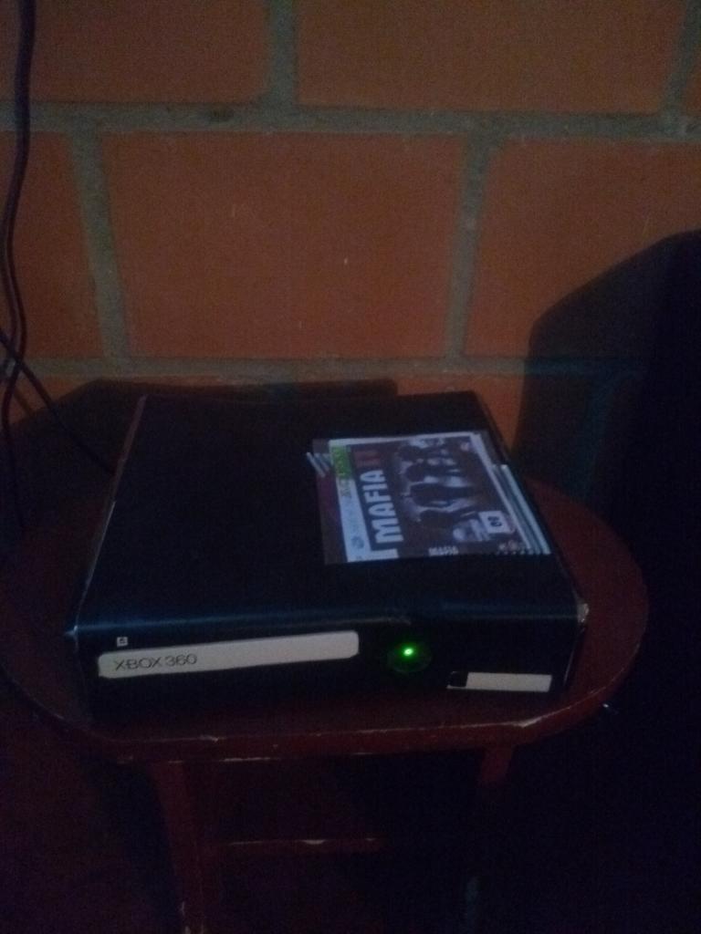 Vendo Xbox 360 Slim Completo 32 Juegos